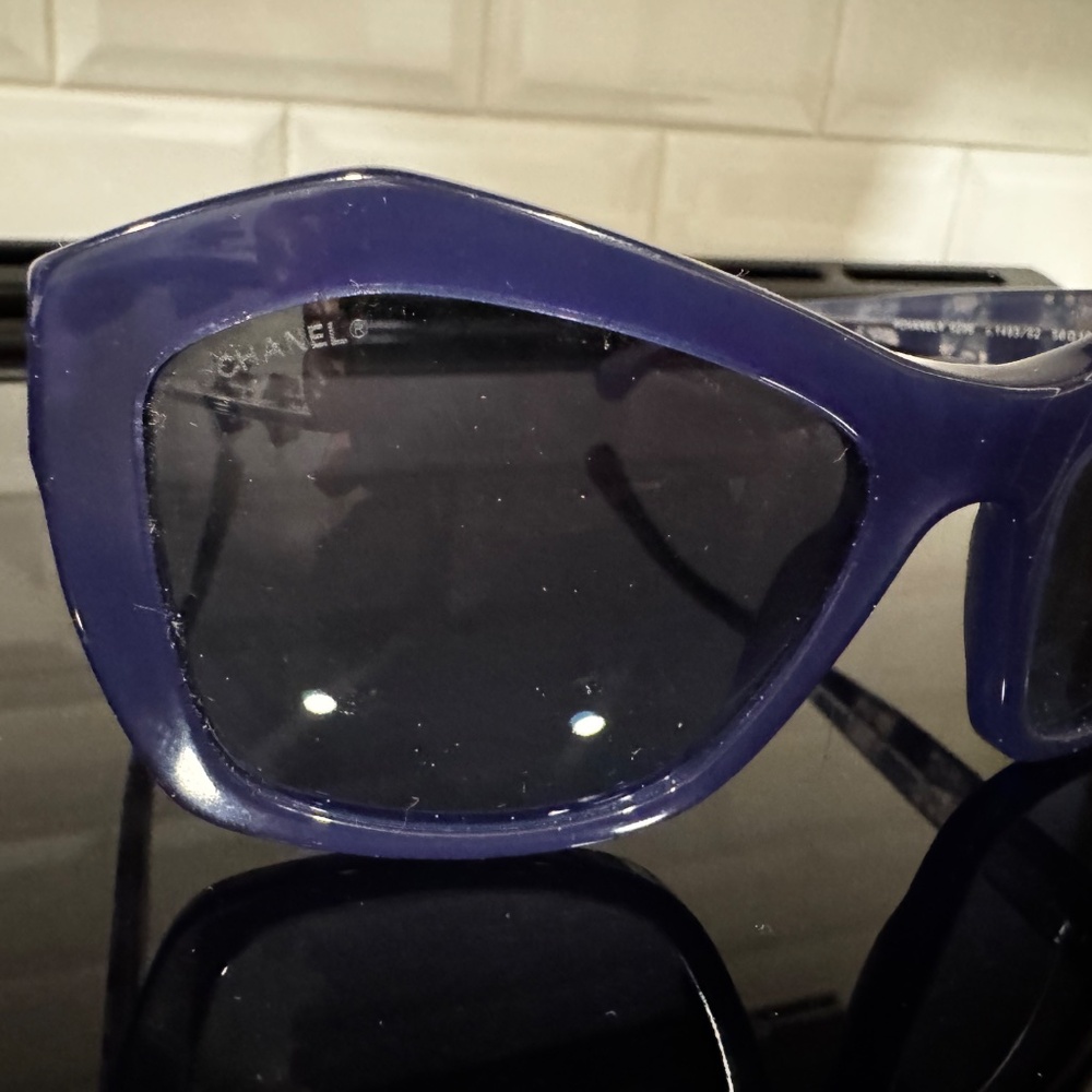 Authentic $700 CHANEL 5296 butterfly sunglasses in blue lace design - Picture 12 of 14
